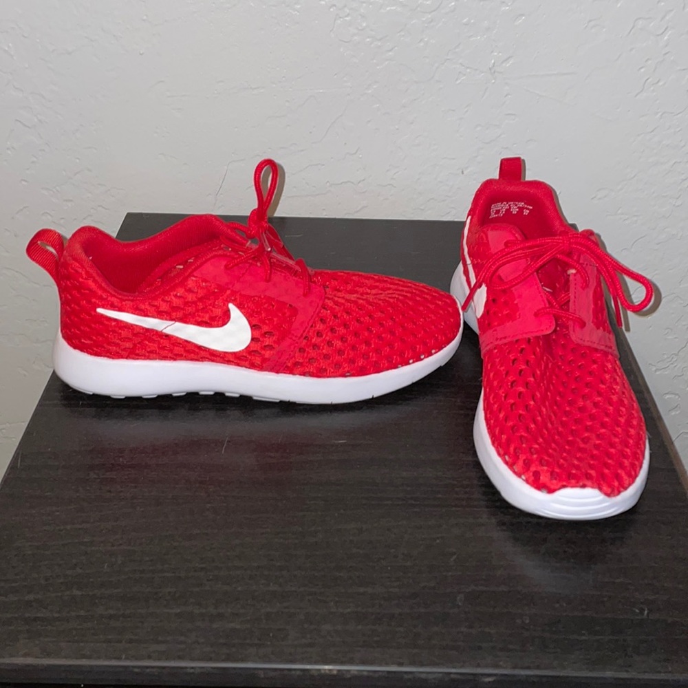 Red Nike Roche